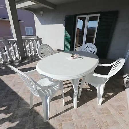 Anamarija Apartmán *