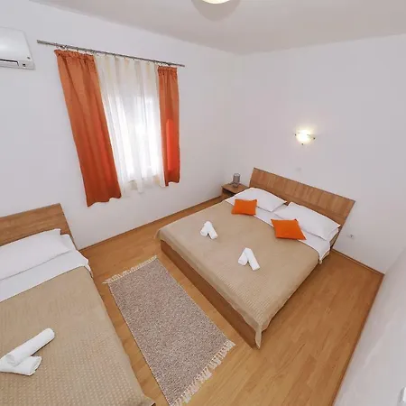 Apartament Anamarija *